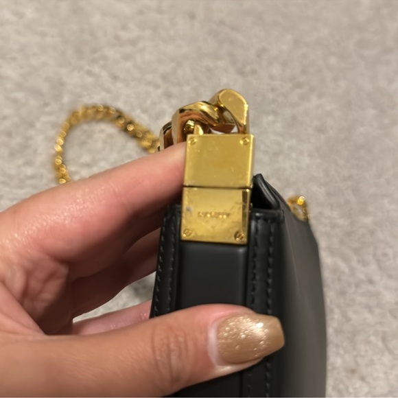 Pre-loved Mint Burberry Olympia Mini Shoulder Bag!
$899 100% authentic - Picture 5 of 9